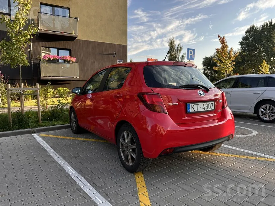 Toyota Yaris 2015 photo 3