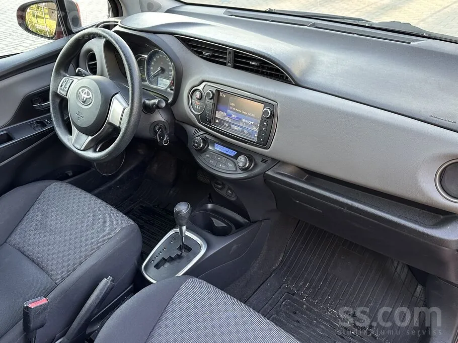 Toyota Yaris 2015 photo 4