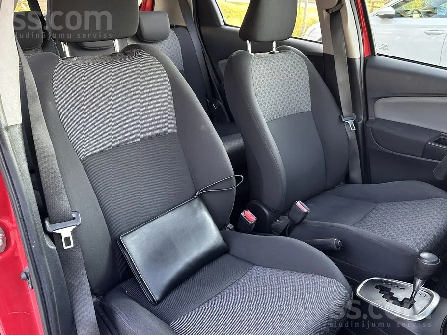 Toyota Yaris 2015 photo 5