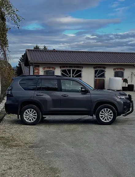 Toyota Land Cruiser 2022 photo 3