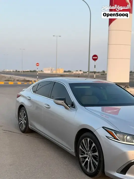 Lexus Es350 2019 photo 2