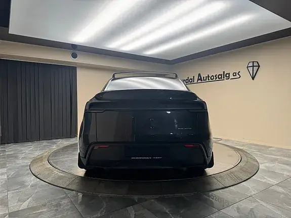 Tesla Model Y 2026 photo 4