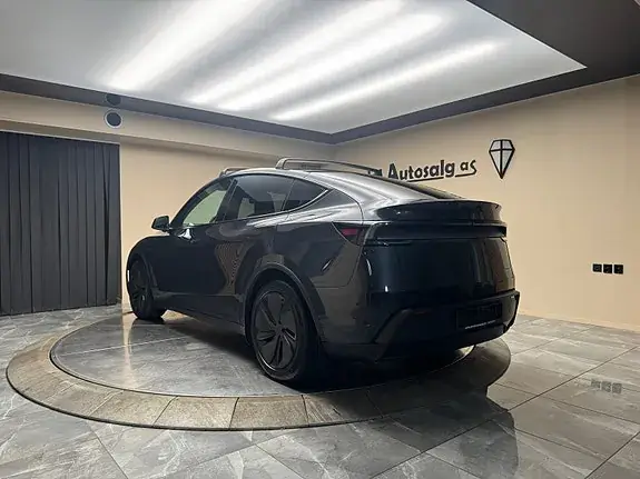 Tesla Model Y 2026 photo 3