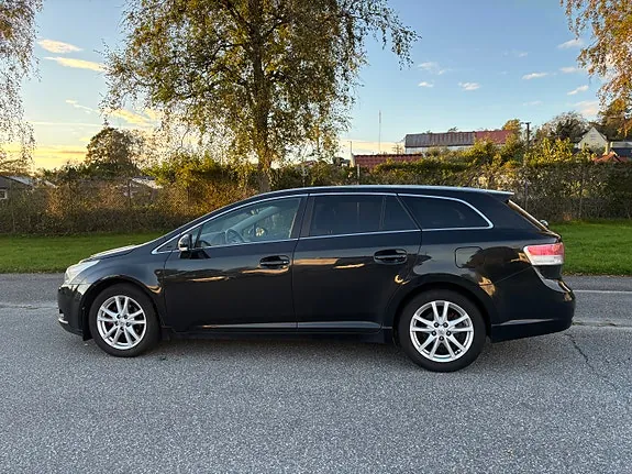 Toyota Avensis 2012 photo 2