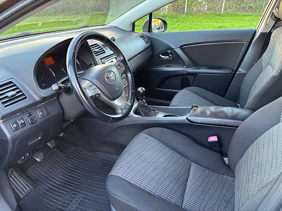 Toyota Avensis 2012 photo 4