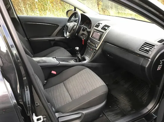 Toyota Avensis 2012 photo 5