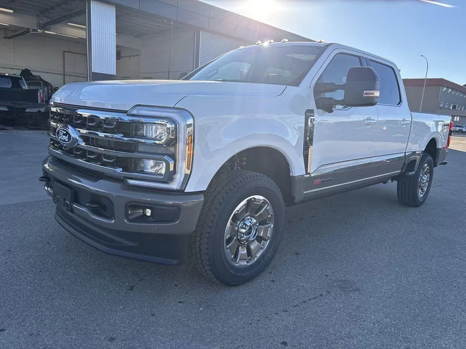 Ford F-350 Super Duty 2027 photo 2