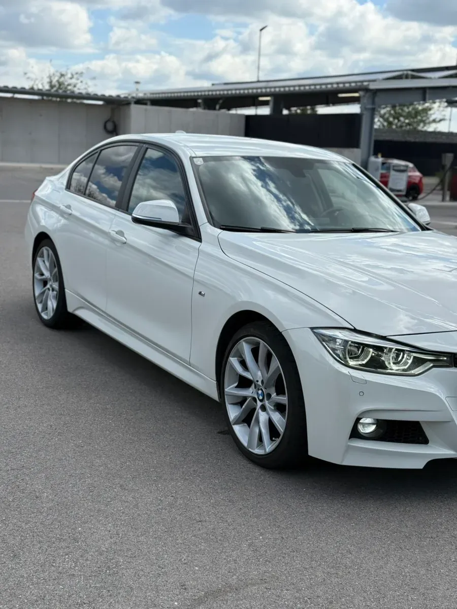 BMW 3 Series 2018 photo 3