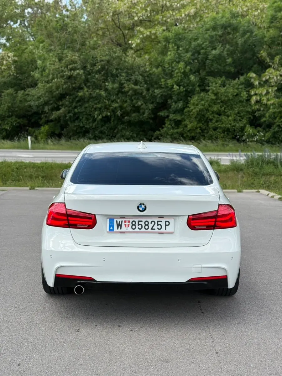 BMW 3 Series 2018 photo 2