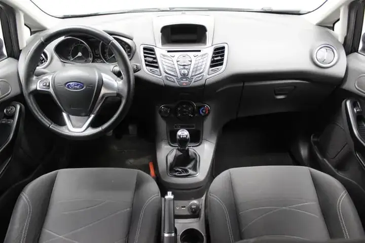 Ford Fiesta 2016 photo 2