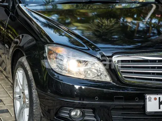 Mercedes-Benz C180 2010 photo 4