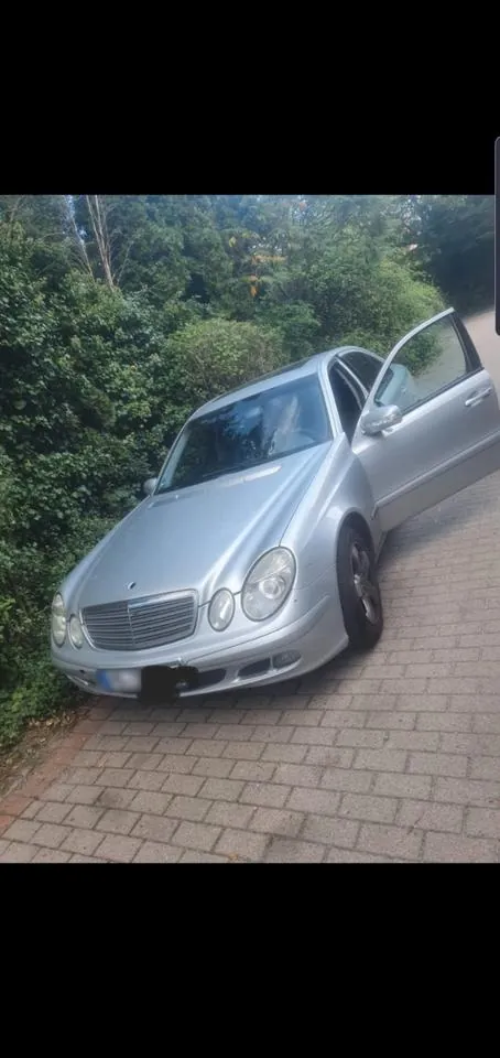 Mercedes-Benz E 240