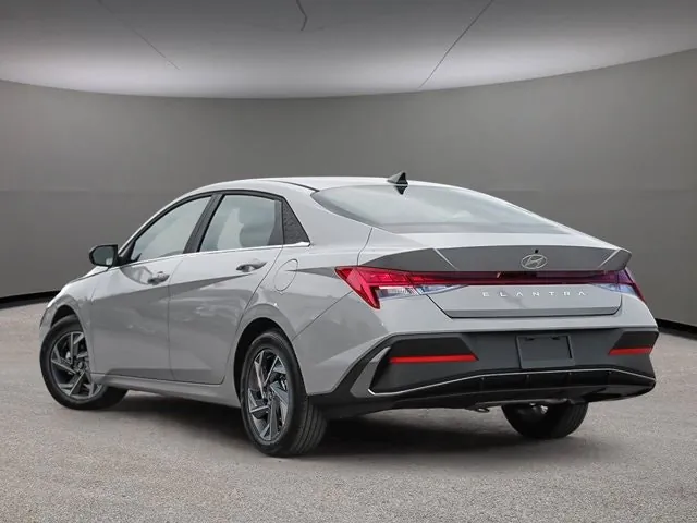 Hyundai Elantra 2026 photo 4