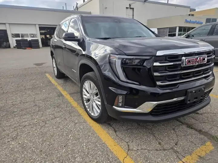 GMC Acadia 2024 photo 2