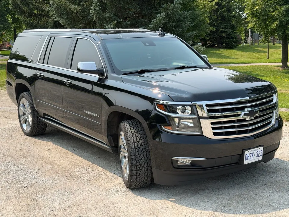 Chevrolet Suburban 2016 photo 2