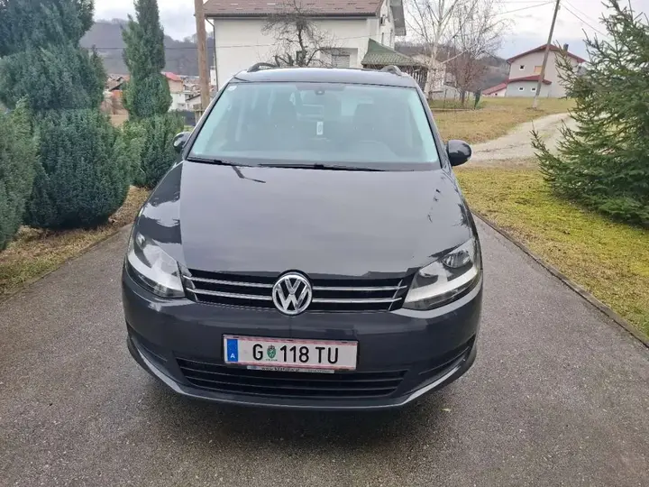 Volkswagen Sharan 2011 photo 2