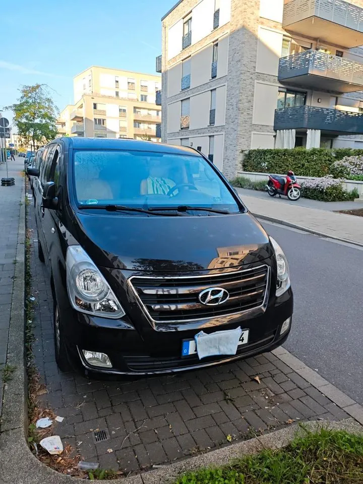 Hyundai H-1 Starex