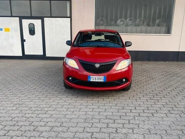 Lancia Ypsilon 2018 photo 2