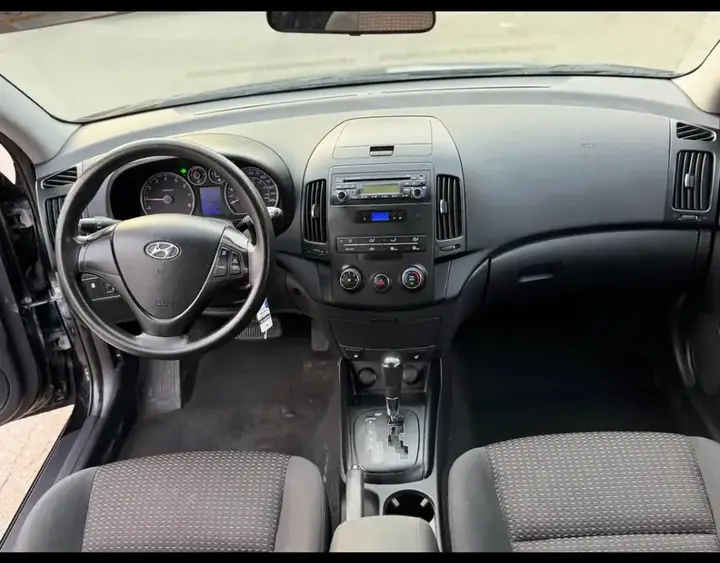 Hyundai Elantra 2012 photo 2