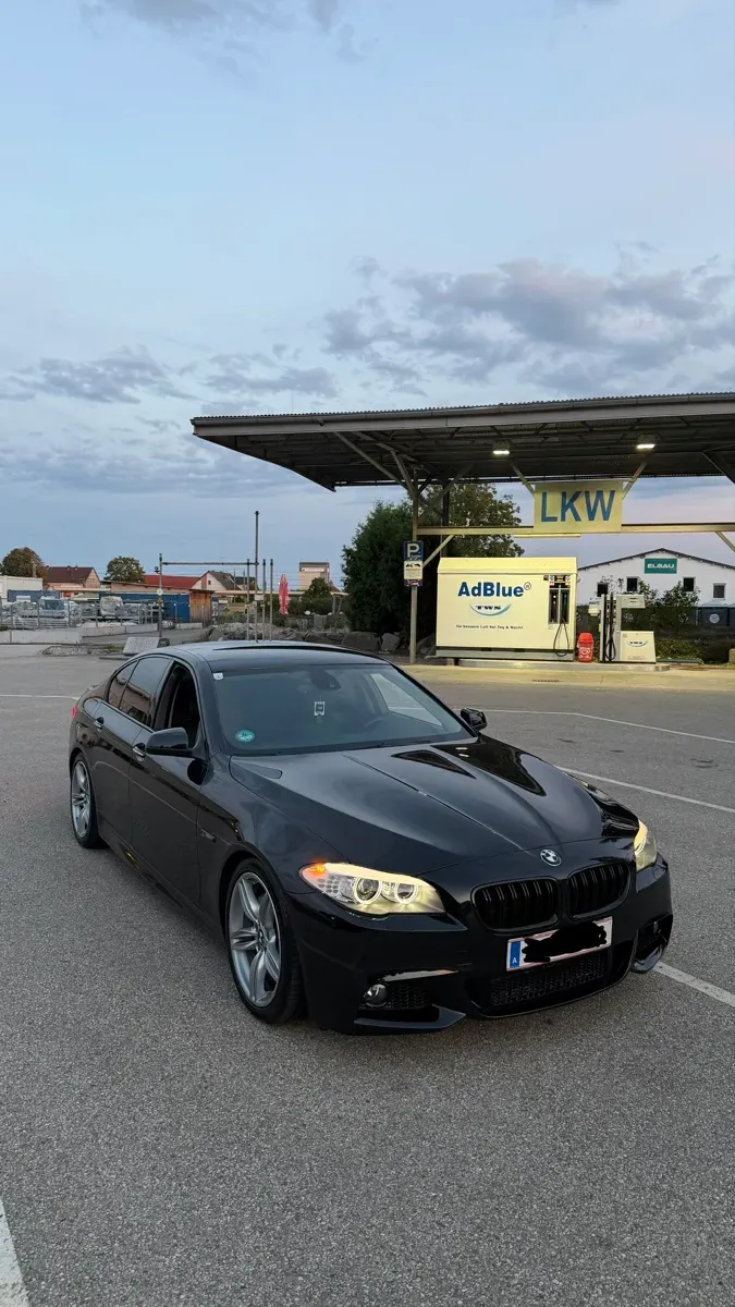 BMW 5 Series 2011 photo 2