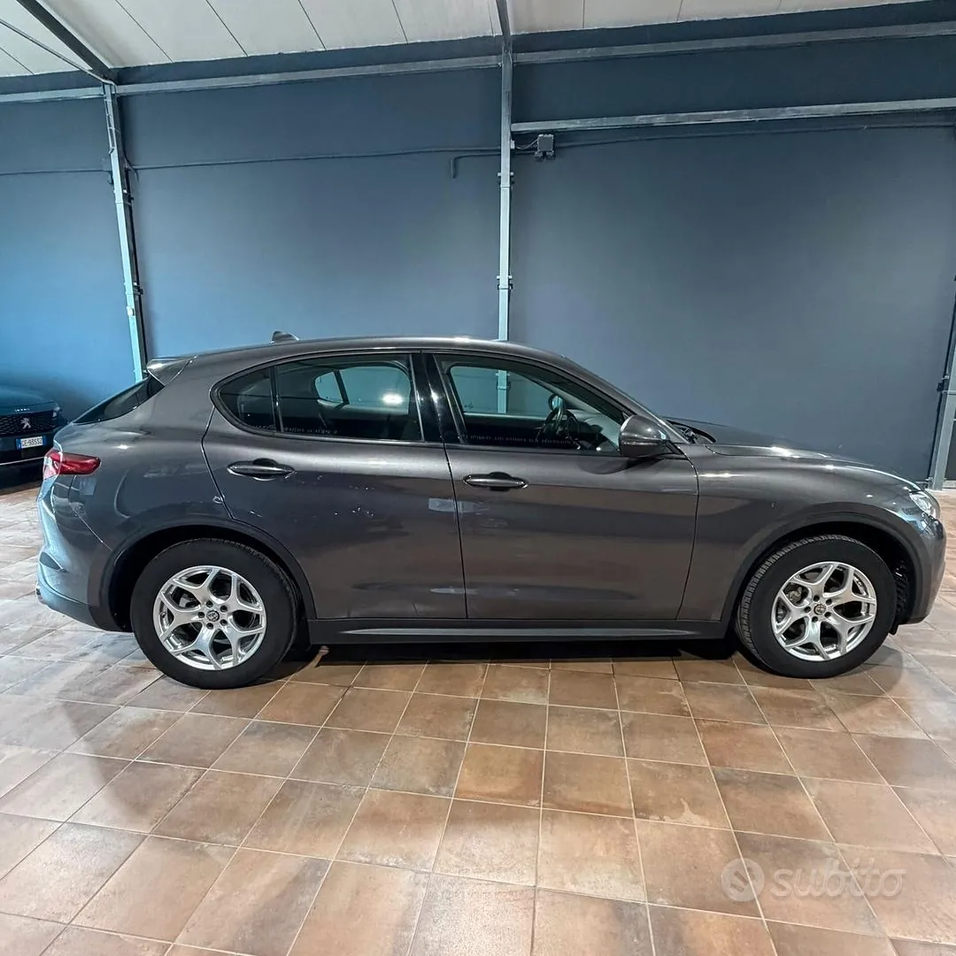 Alfa Romeo Stelvio 2022 photo 2