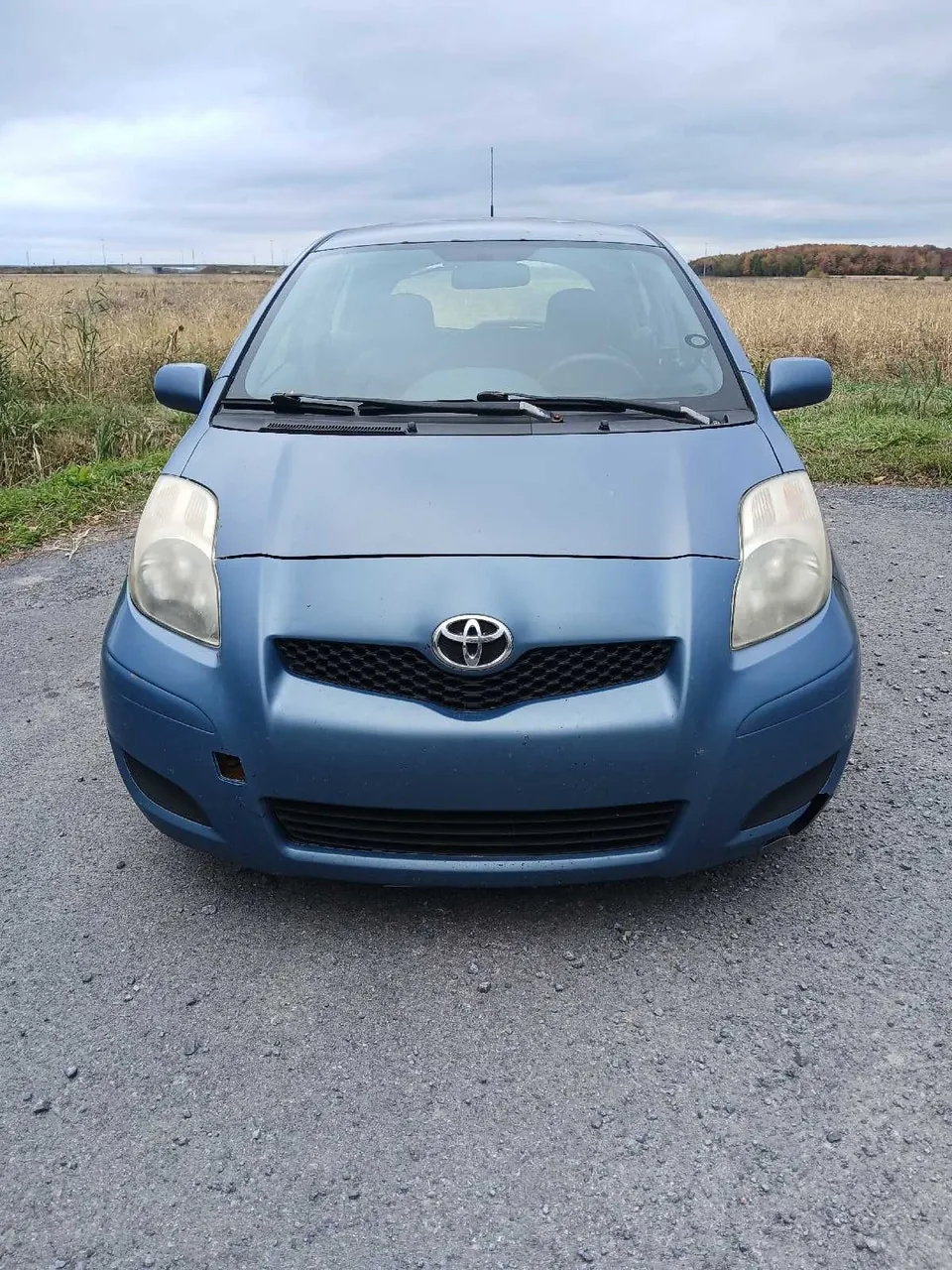 Toyota Yaris 2011 photo 2
