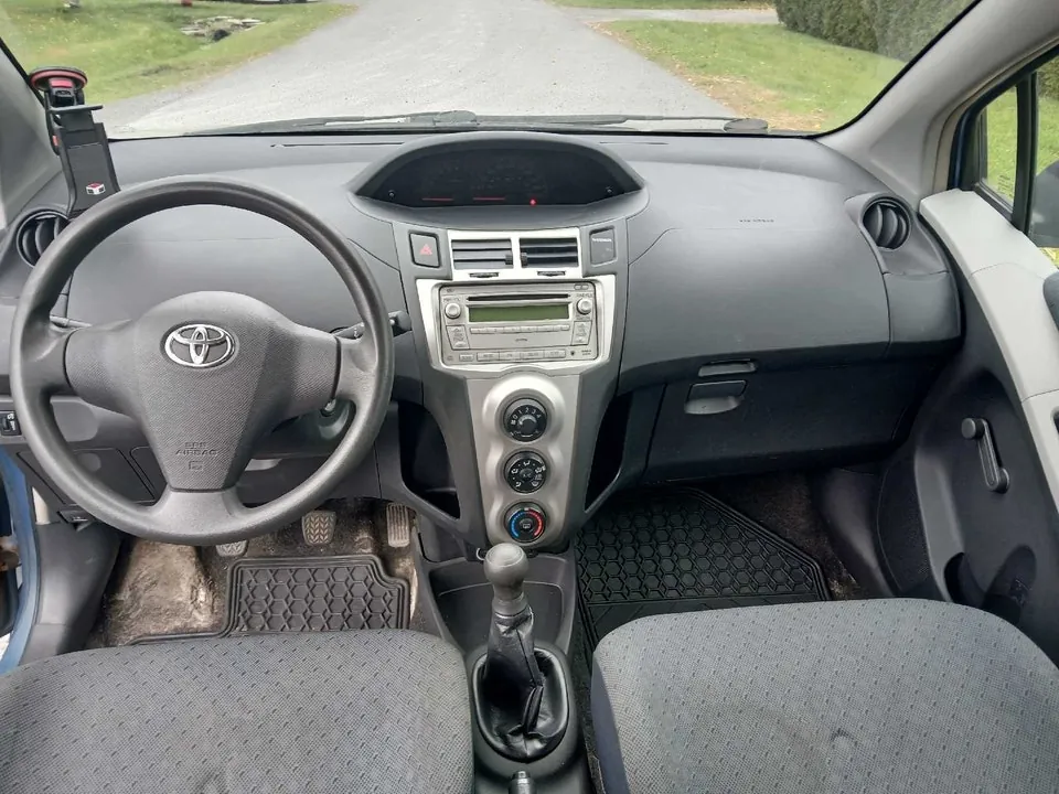 Toyota Yaris 2011 photo 5