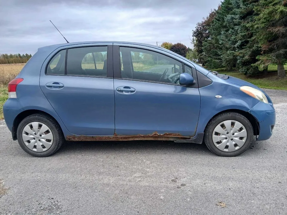Toyota Yaris 2011 photo 3