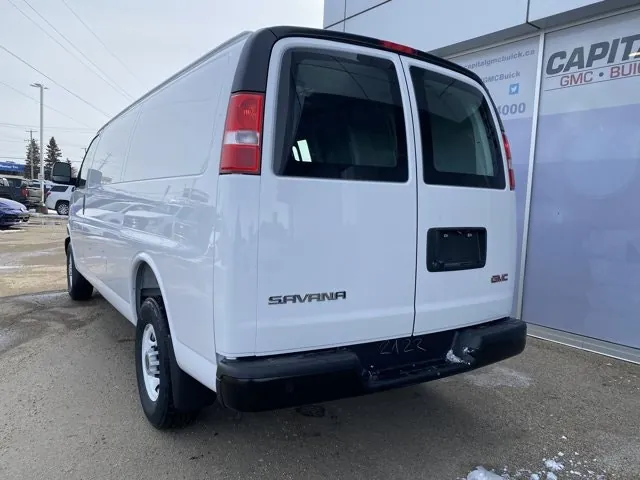 GMC Savana 2026 photo 4