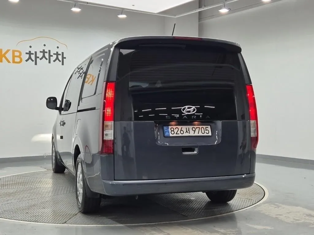 Hyundai Staria 2022 photo 2