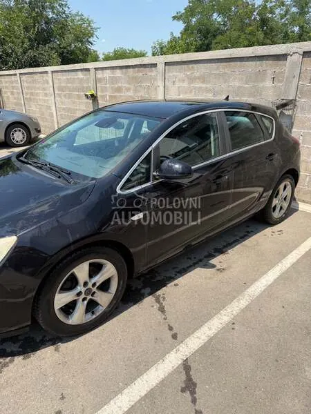 Opel Astra J 2011 photo 4