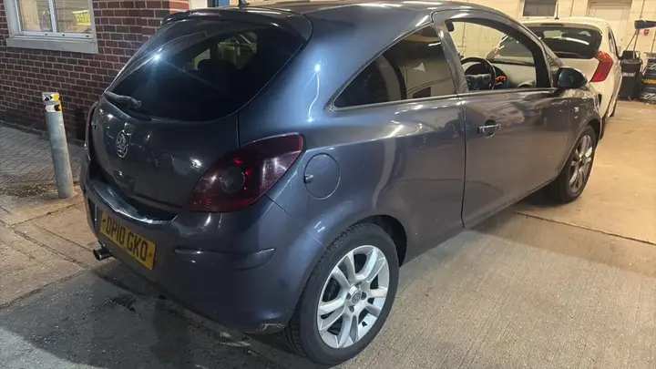 Vauxhall Corsa 2010 photo 2