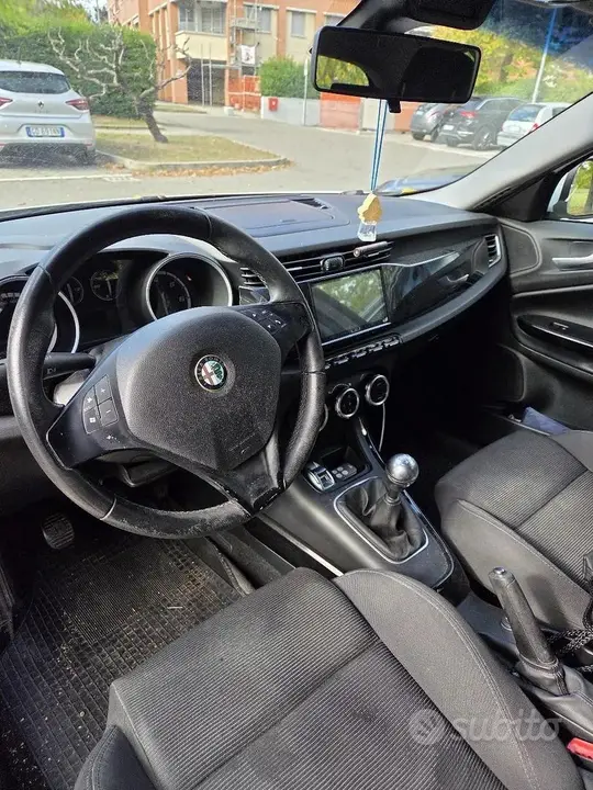 Alfa Romeo Giulietta 2011 photo 3