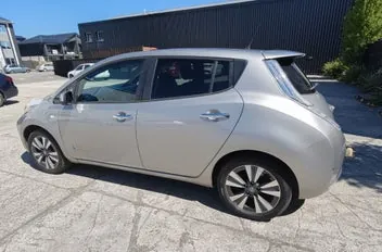 Nissan Leaf 2016 photo 2