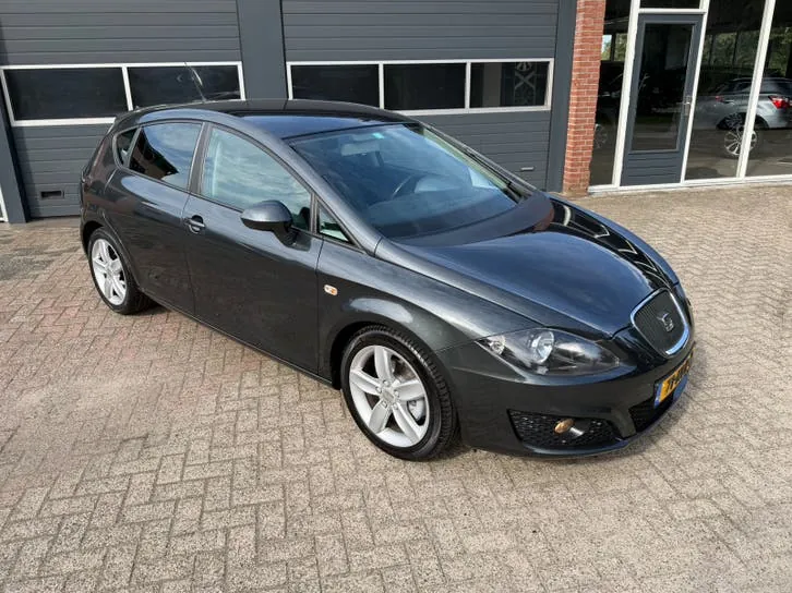 Seat Leon 2010 photo 2