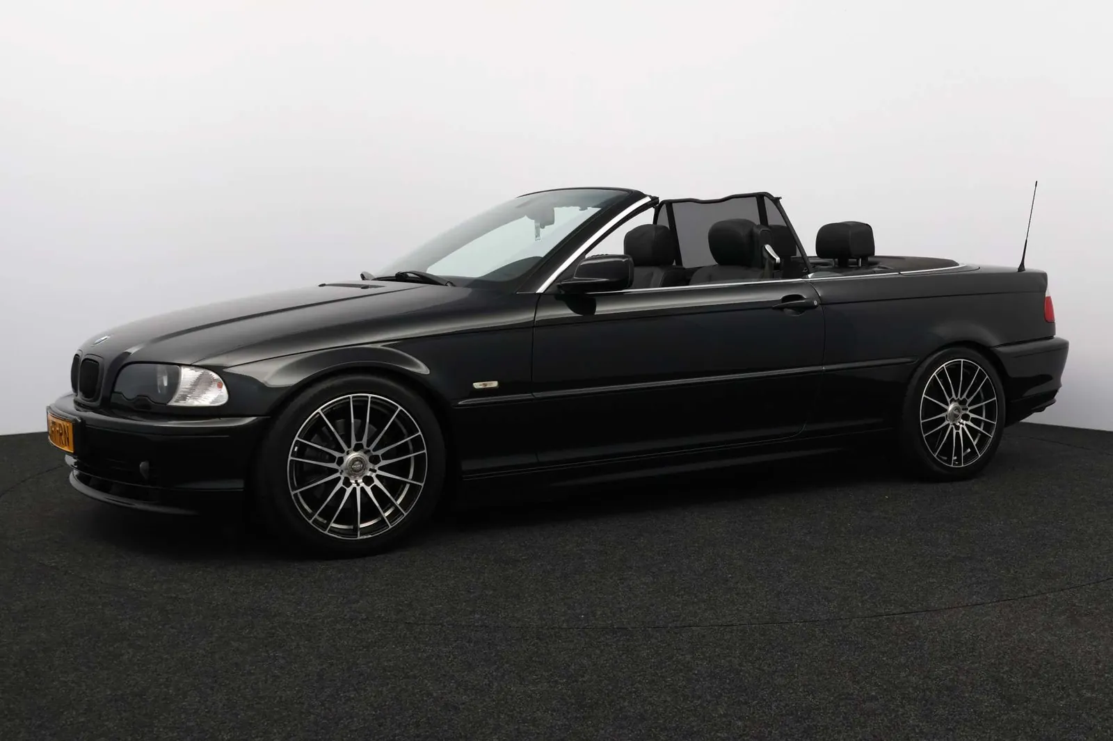 BMW 323I 2000 photo 3