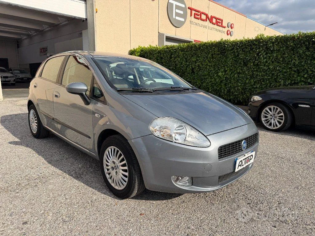 Fiat Grande Punto 2006 photo 3