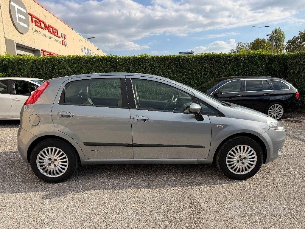 Fiat Grande Punto 2006 photo 4