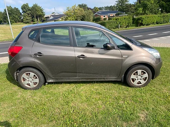 Kia Venga 2014 photo 3