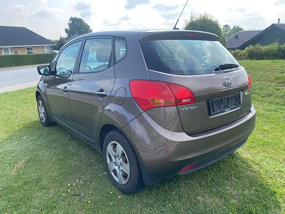 Kia Venga 2014 photo 5