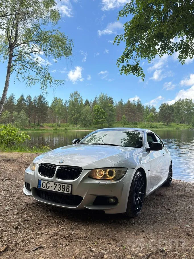 BMW 330 2012 photo 2