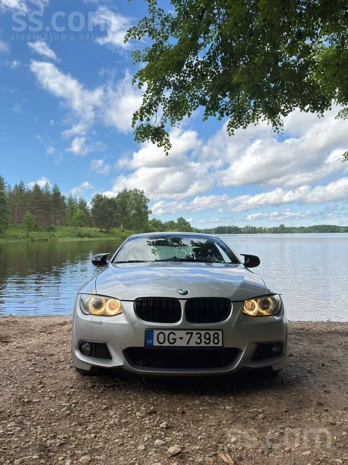 BMW 330 2012 photo 3