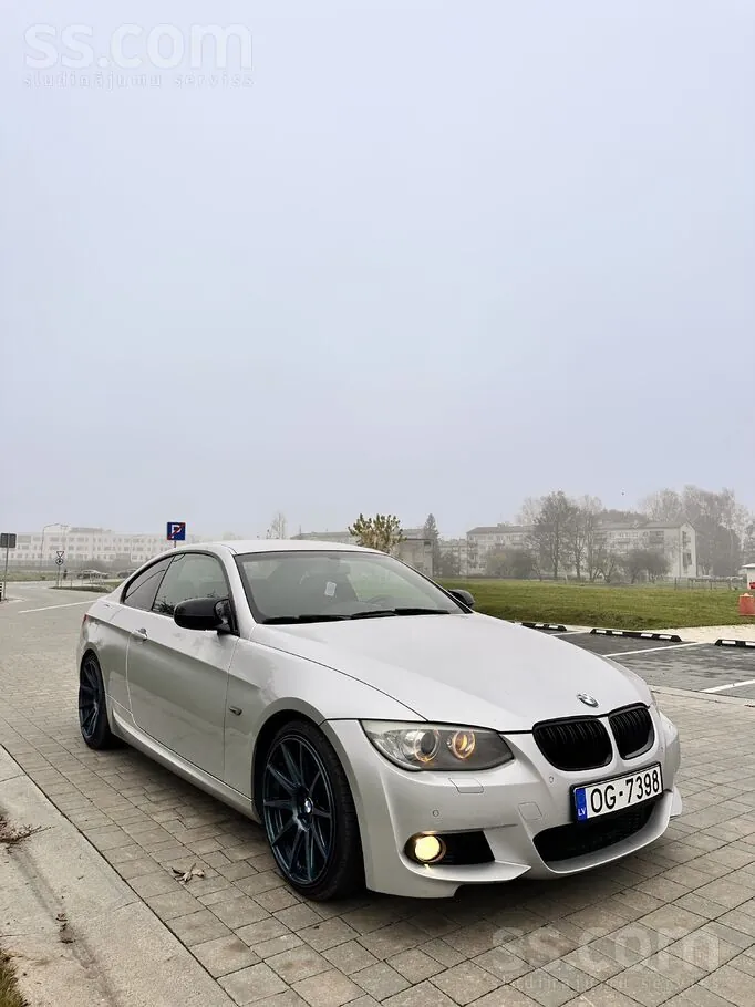 BMW 330 2012 photo 5