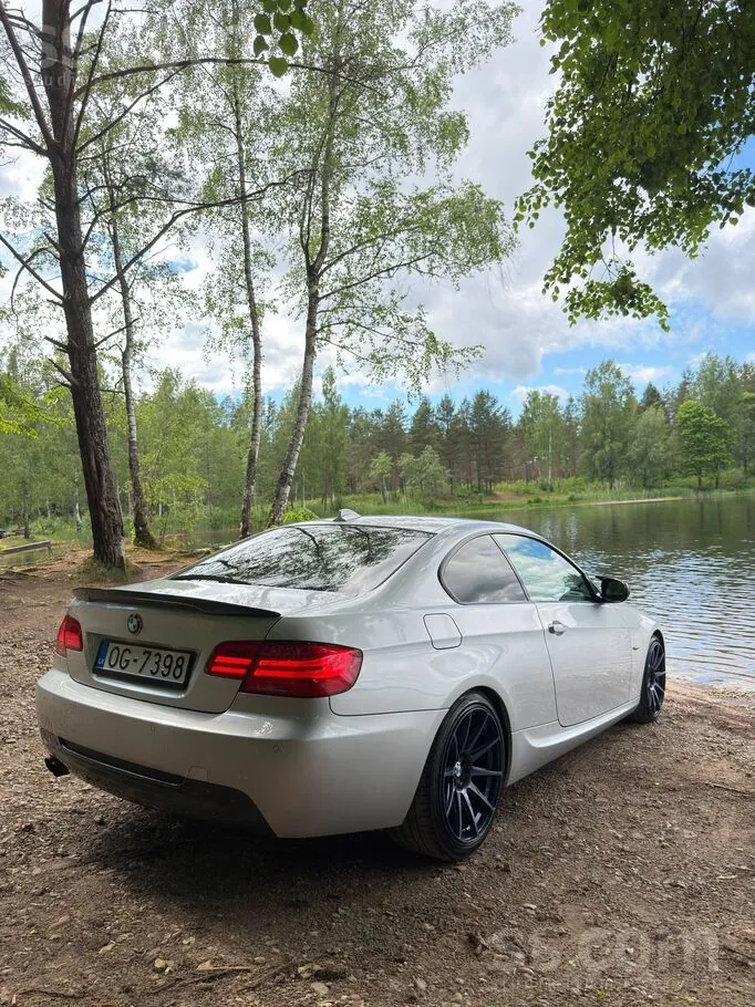 BMW 330 2012 photo 4