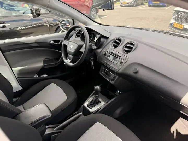 Seat Ibiza 2015 photo 4