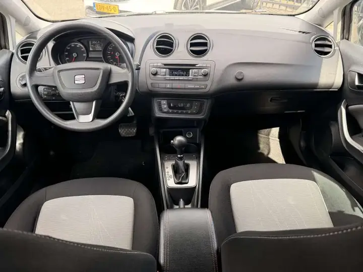 Seat Ibiza 2015 photo 2