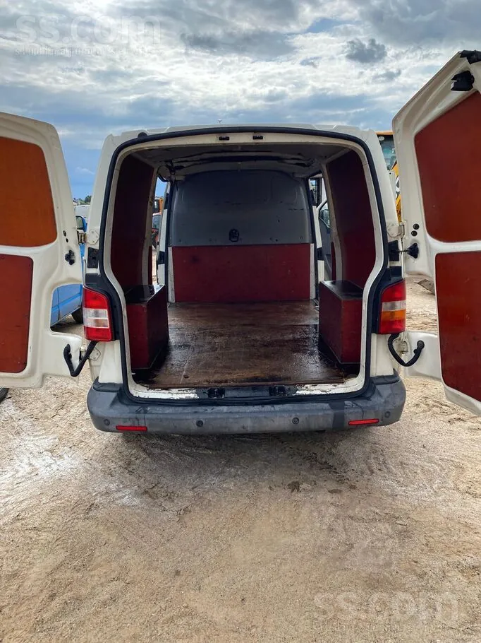 Volkswagen Transporter 2009 photo 2