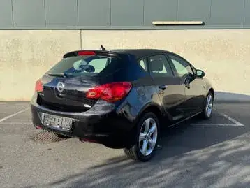 Opel Astra 2010 photo 3