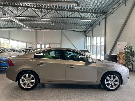 Volvo S60 2012 photo 2