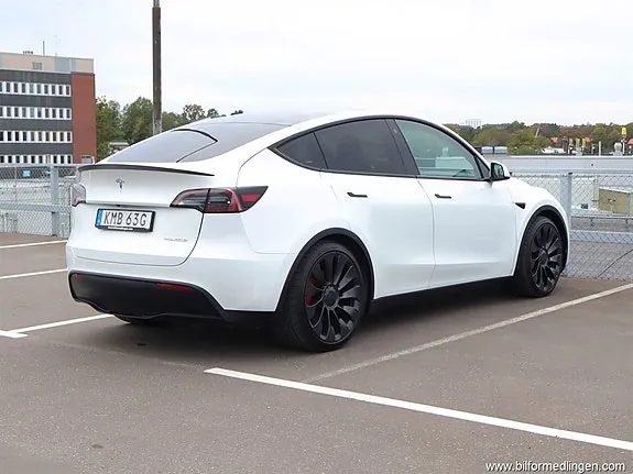 Tesla Model Y 2023 photo 4